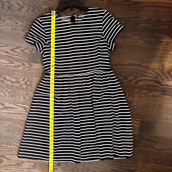 Peter Som Black and White Striped Fit and Flare Mini Dress Sz L - Picture 5 of 9